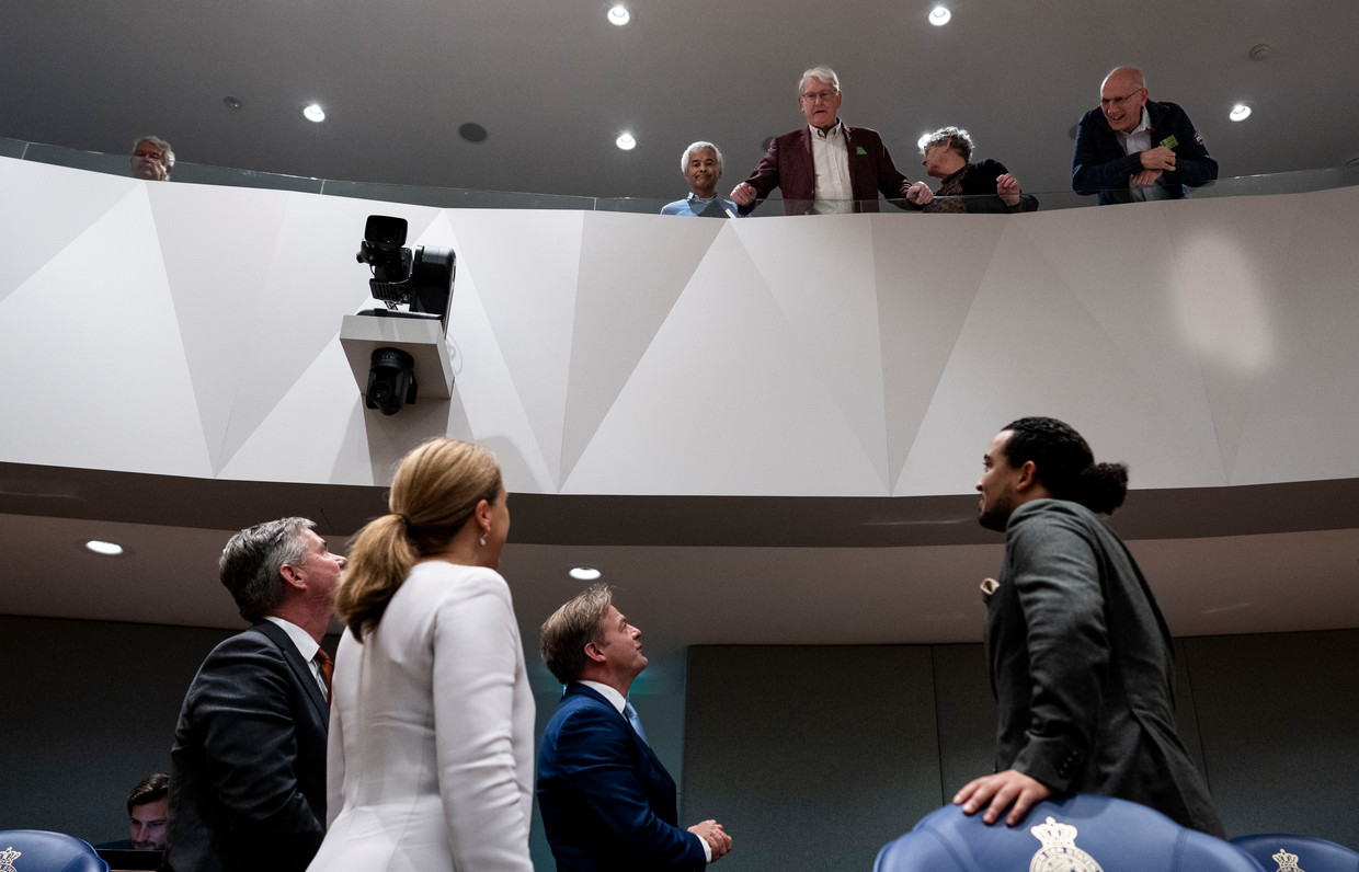 Carola Schouten, Minister for Poverty Policy, Participation and Pensions, in conversation with people at the public fair before the debate on the future pension law begins.  Frick van den Berg statue / de Volkskrant