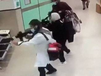 Beelden tonen hoe Israëlische soldaten, verkleed en met valse baarden, op terroristen jagen in ziekenhuis