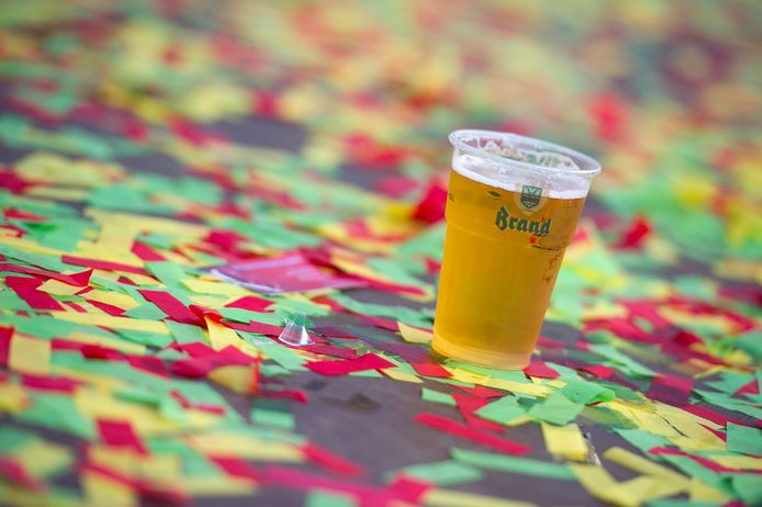 Een glas bier nuttigen vóór, tijdens of direct na de carnavalsoptocht in Losser, het zit er dit jaar niet in voor de deelnemers.
