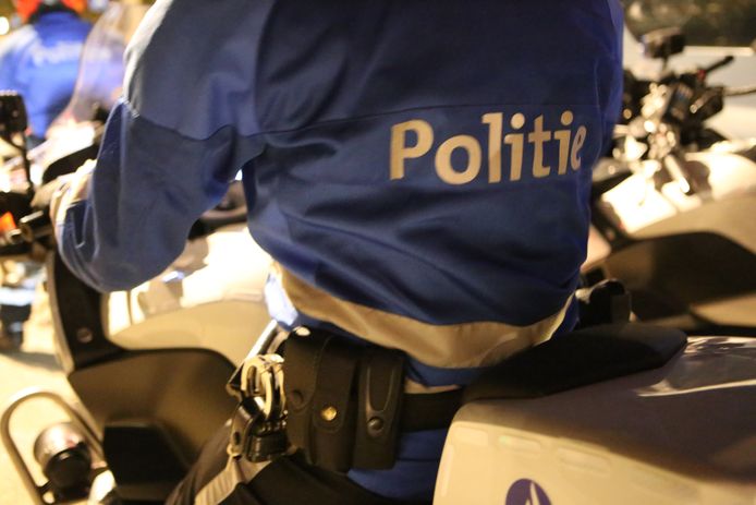 De bestuurder trok de aandacht van de agenten toen hij een verkeersbord negeerde