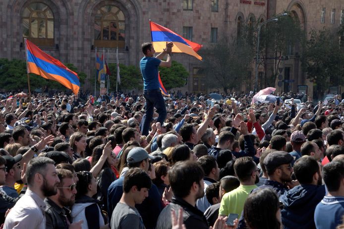 Het volk viert de vrijlating van Nikol Pashinyan.