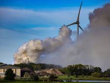 NL-Alert na zeer grote brand en immense rookwolk bij metaalverwerker in Kampen: ‘Ramen en deuren sluiten’