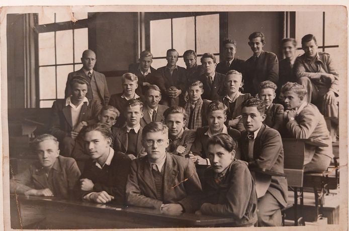 De eindexamklas HBS A van 1948, Jan rechts van de leraar