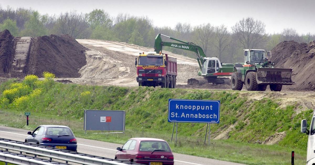 Jongen in levensgevaar na ernstige aanrijding op A27: Hij fietste over vluchtstrook.
