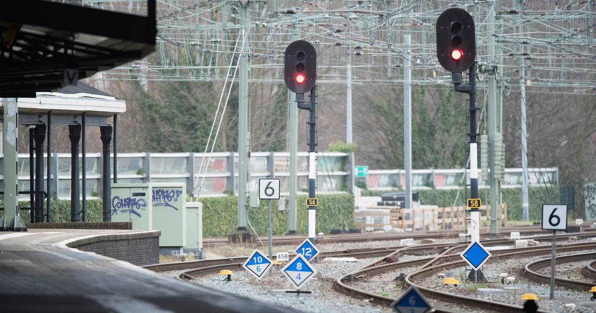 Tijdelijk geen treinverkeer tussen Zwolle en Deventer door seinstoring, bussen ingezet