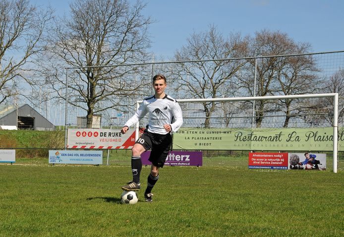 Martijn Dalebout was een van de doelpuntenmakers van Brouwershaven in de derby tegen FC de Westhoek.