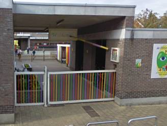 Dakbedekking met asbestplaten bij basisschool De Oogappel wordt weggehaald in zomervakantie