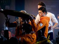 Video: Schaatsers verwonden twee fans in Heineken House
