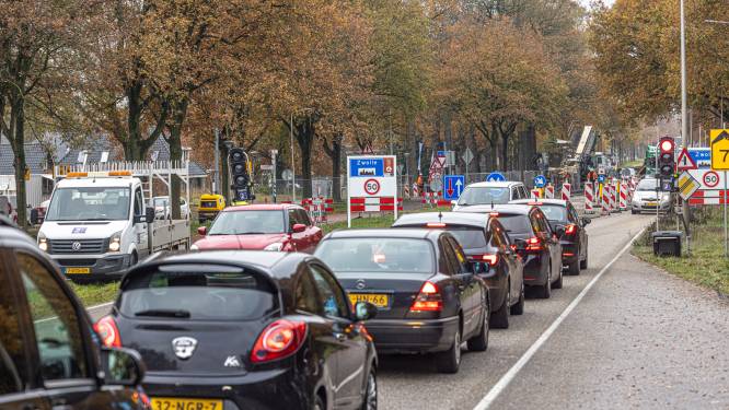 Deze twee afsluitingen zorgen voor grote drukte op weg bij A28 in Zwolle: ‘Slechte timing’