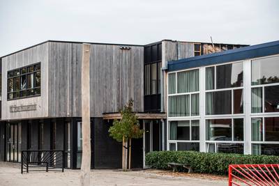 Na ‘boekverbranding’ op het dak wil basisschool Erve Hooyerinck in Delden cameratoezicht
