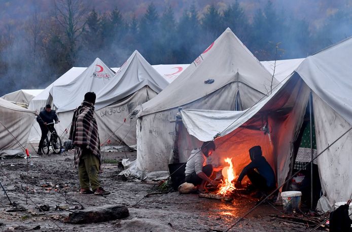 Een tentenkamp aan de grens met Kroatië.