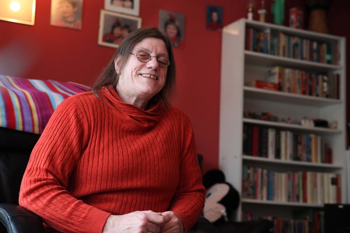Hoe was ik als kind? Hoe zagen ze mij? Om antwoord te krijgen op deze vragen ging Astrid Bloom nog een keer op zoek naar het pleeggezin uit haar jeugd.