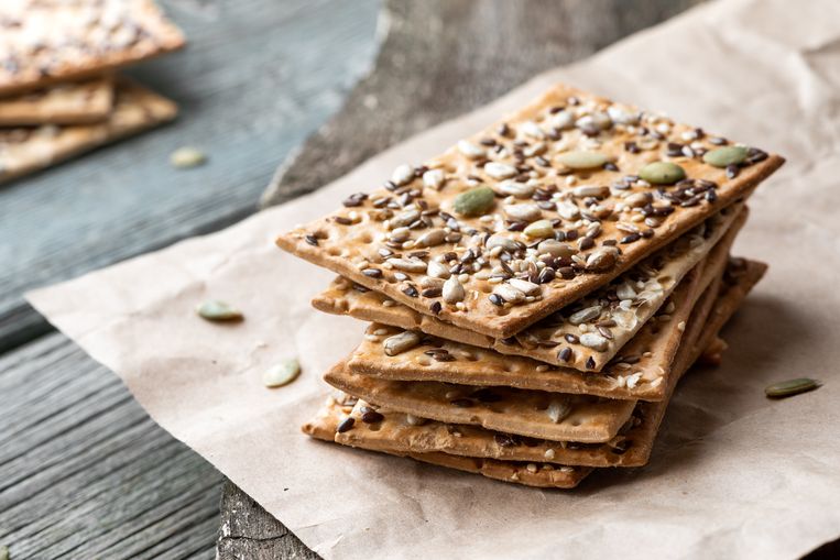 How many crackers are nutritionally equivalent to one slice of bread?
