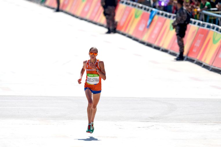 Marathonloper Andrea Deelstra op de Olympische Spelen in Rio de Janeiro. Beeld ANP