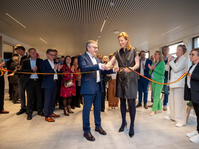 Nieuw gemeentehuis van Puurs-Sint-Amands officieel geopend: “Het wordt hét administratief kloppend hart van de gemeente”
