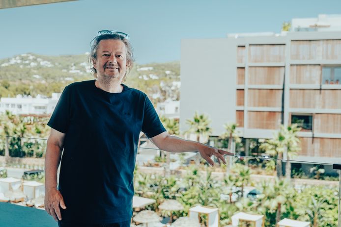 Marc Coucke vorig jaar op het Spaanse feesteiland Ibiza in het OKU-hotel, waarvan hij voor de helft eigenaar is.