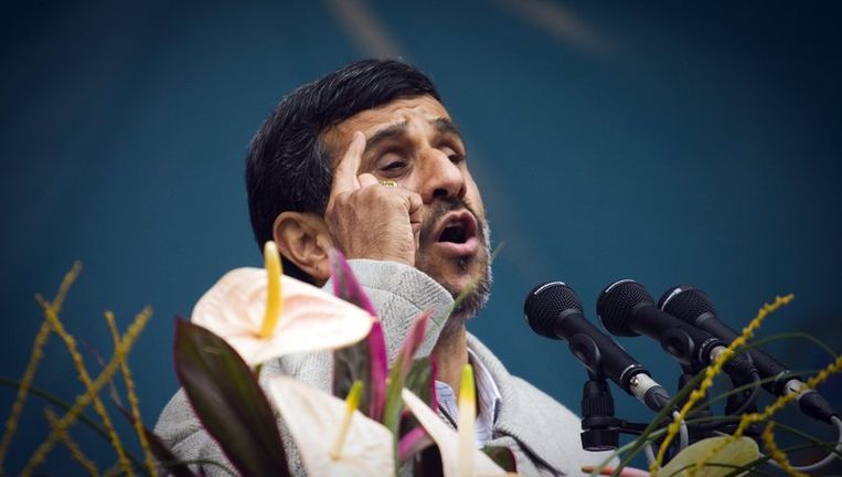 De Iraanse president Mahmoud Ahmadinejad, tijdens een speech ter gelegenheid van het 32-jarig bestaan van de islamitische revolutie in het land. Beeld reuters