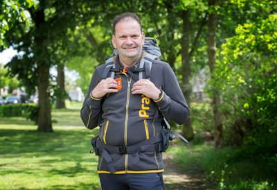 Richard wandelt 400 kilometer van Praxis naar Praxis voor het goede doel: ‘Kijk wat ik nu al heb ber