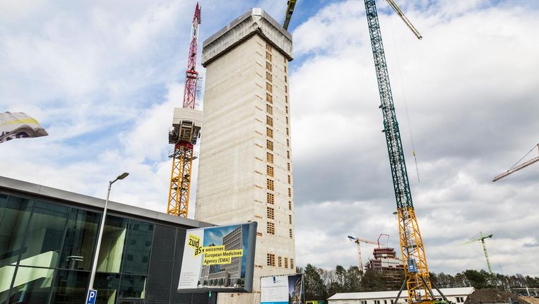 De betonnen kern van de EMA-toren aan de Zuidas bereikte deze week het hoogste punt: 80 meter Beeld Tammy van Nerum