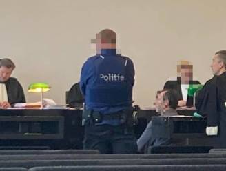 Zestiger duwt echtgenote van trap en wacht dan 30 uur om hulpdiensten te bellen: “Waarom nam hij foto’s van haar schaamstreek?”