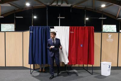 Tegenvaller voor Macron: Franse president verliest absolute meerderheid in parlement