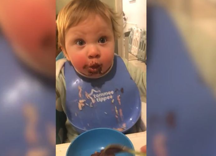 Ce Bebe Goute Du Chocolat Pour La Premiere Fois Et Amuse La Toile Video 7sur7 Be