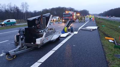 A35 tussen Delden en Enschede dicht na ongeluk met meerdere voertuigen