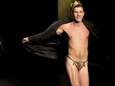 Un homme en string s'invite à un défilé de la Fashion Week