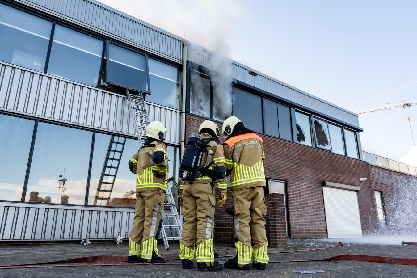 Nieuwsoverzicht | Enorme schade door brand in Werkendam - Bol.com maakt ...