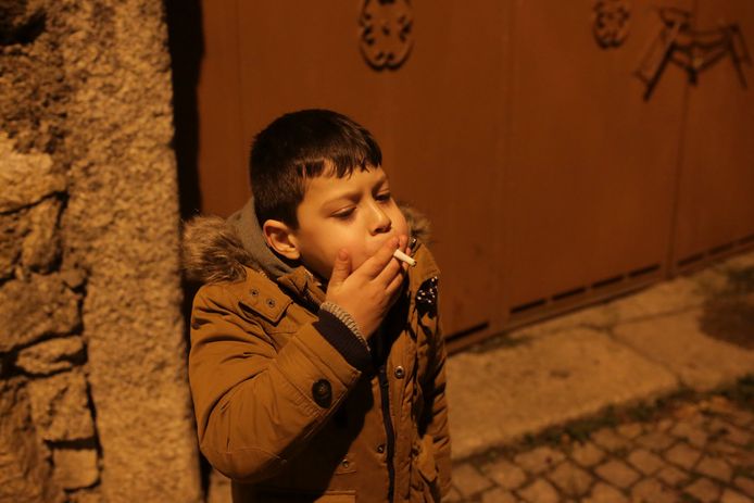 Om het christelijke feest van Driekoningen af te sluiten, krijgen de kinderen van Vale de Salgueiro van oudsher echte sigaretten aangeboden die ze prompt oproken.