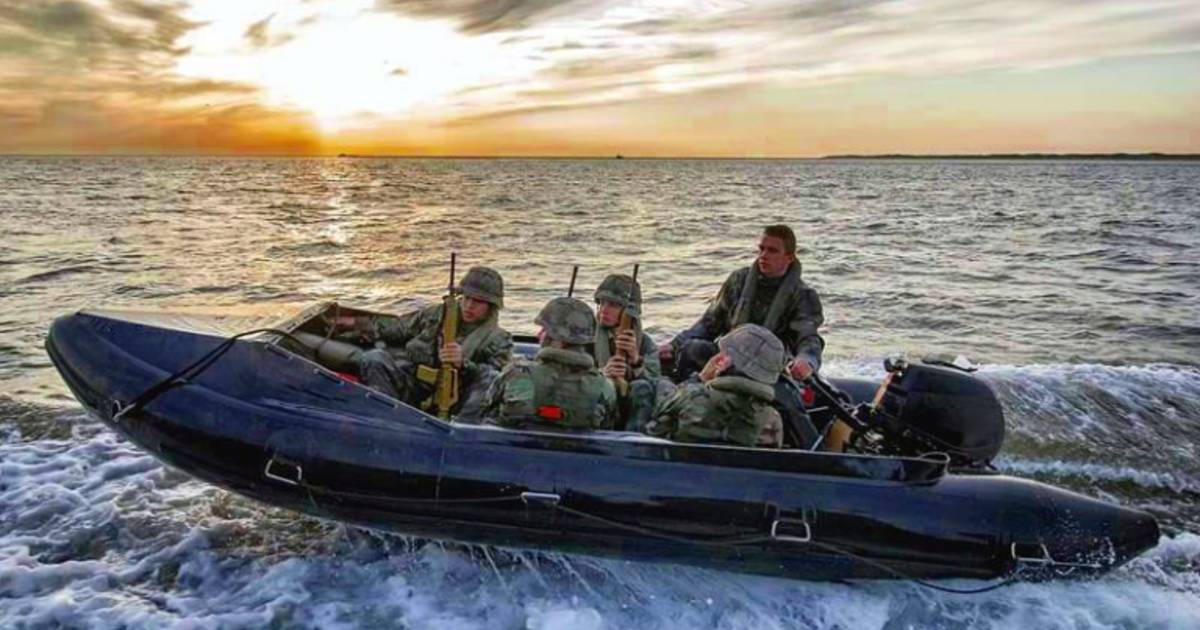 Militaire oefening in haven Den Oever | Hollands Kroon