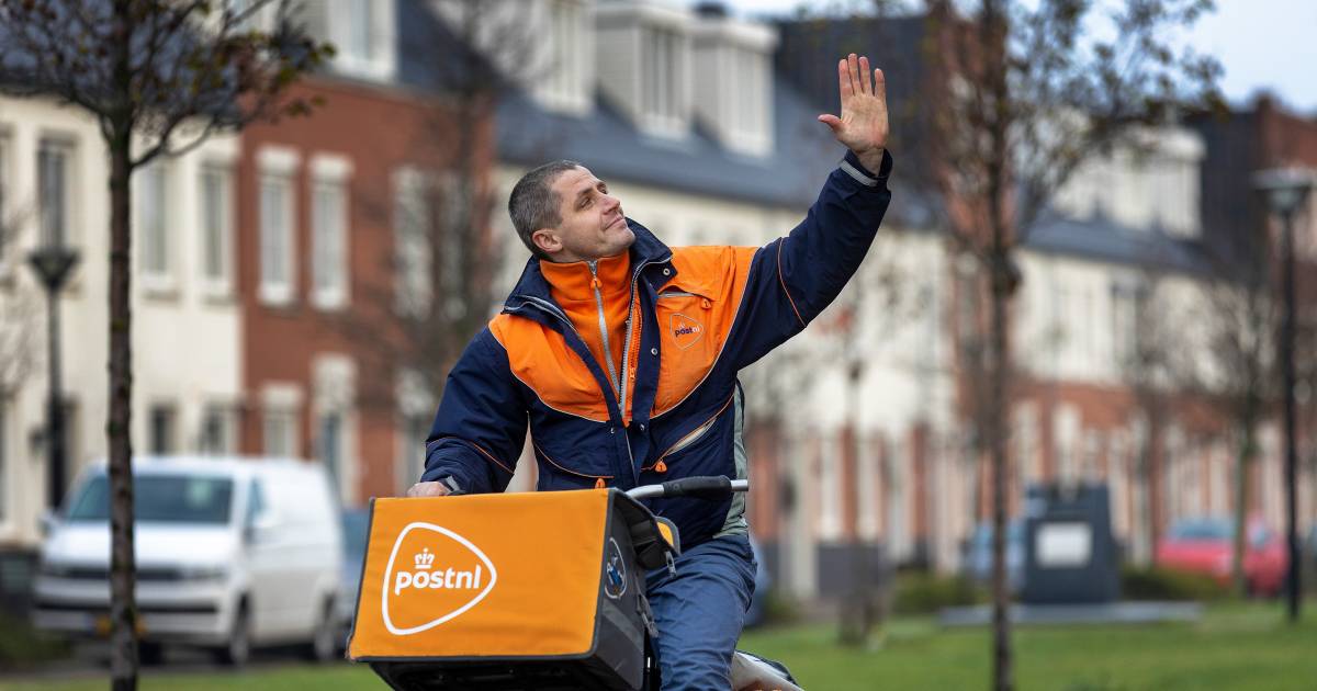 Postbode Joshua bezorgde voor de laatste keer kerstkaarten: ‘Kan ...