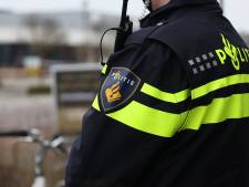 Bestuurder ramt auto's in Sas van Gent en slaat op de vlucht