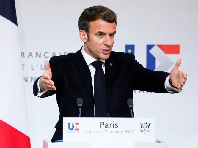 Macron blijft “volledig” achter zijn uitspraken over niet-gevaccineerden staan