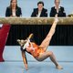 Olympisch kampioene worstelt met 'blind' landen op de balk