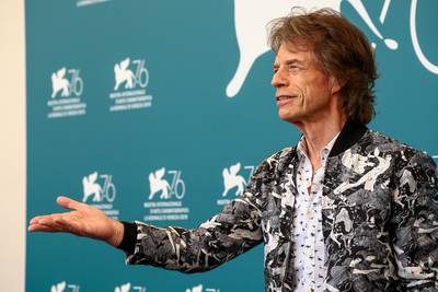 Mick Jagger breekt quarantaineregels voor EK-wedstrijd: “Boete van 11.637 euro”