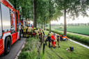 Op de Zuidendijk in Dordrecht kwam een automobilist tegen een boom tot stilstand.