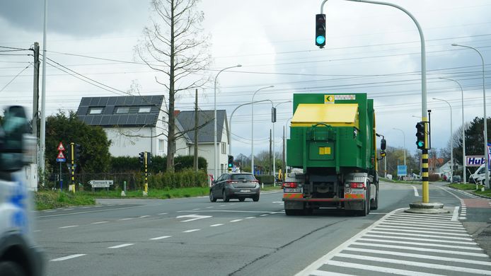 De nieuwe verbindingsweg zal ter hoogte van de kmo-zone Doornpark aantakken op de N70.