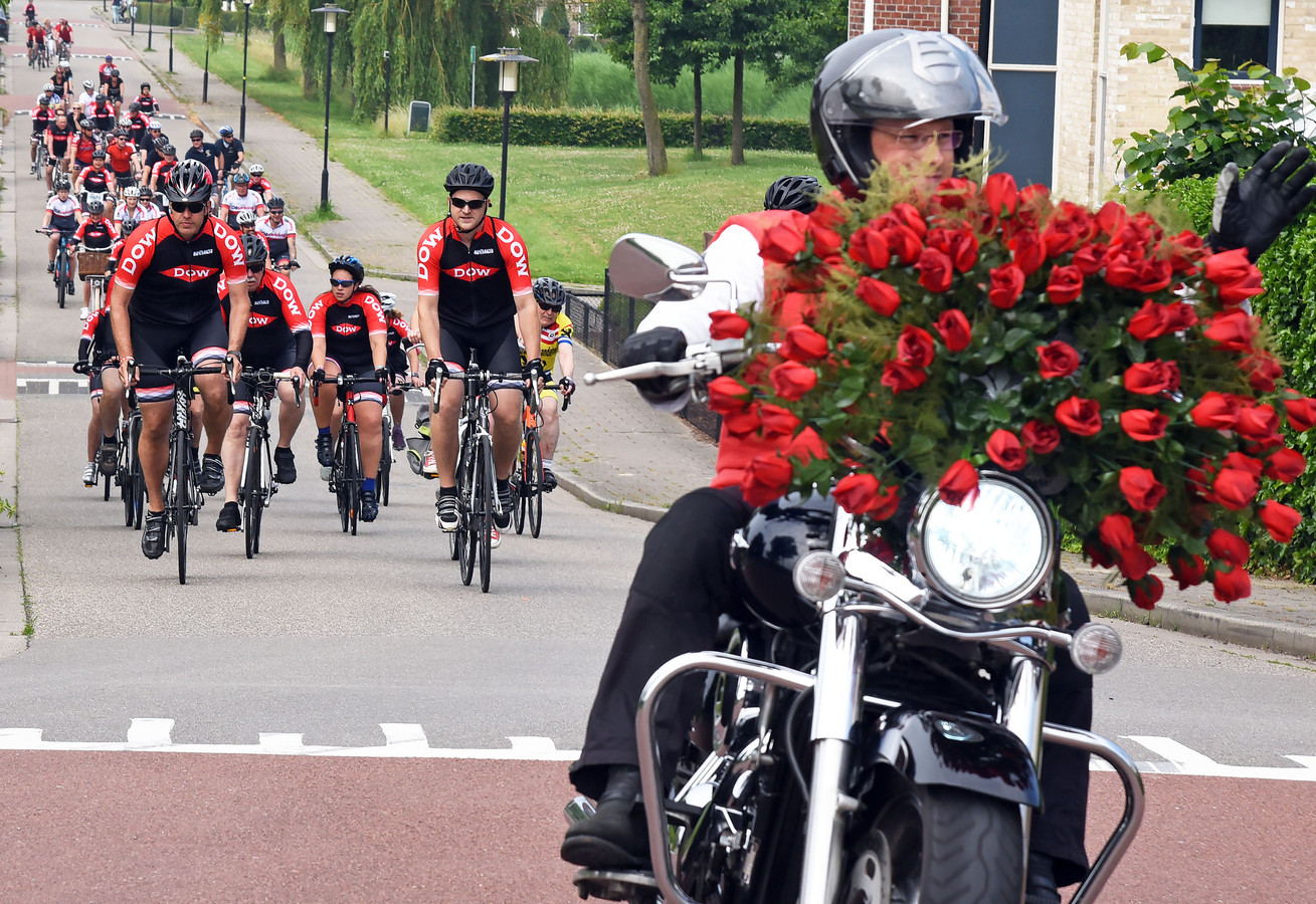 Ride for the Roses zit in ZeeuwsVlaanderen dringend om hulp verlegen Foto bndestem.nl