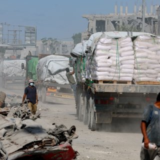 Israël halveert toegestane aantal vrachtwagens met hulpgoederen voor Gaza