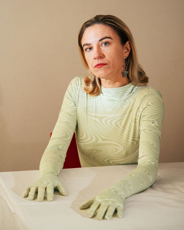 ‘Ik heb het gevoel dat ik toch altijd wat hobbeliger en emotioneler door het leven ga dan anderen. Four seasons in one day, daar herken ik mezelf wel in.’ Beeld Rebecca Fertinel
