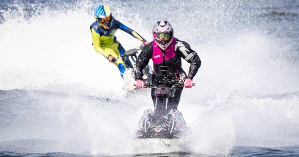 Veel spektakel maar weinig publiek bij jetskiërs in Bornerbroek