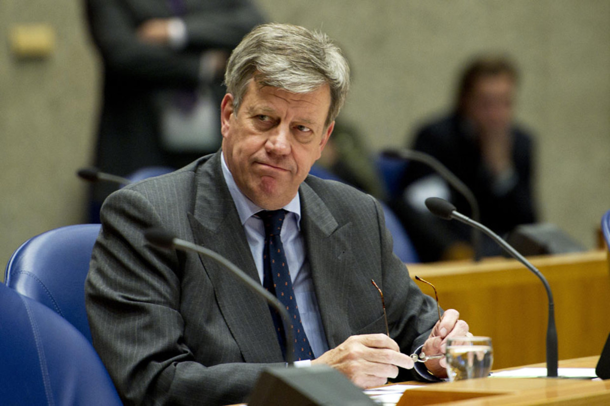 Ivo Opstelten tijdens het debat in de Tweede Kamer (ANP) Beeld 