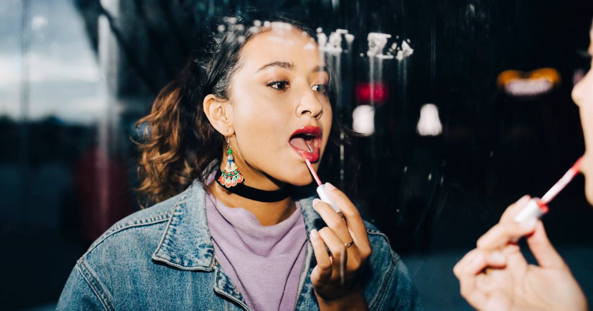 If your bank account isn't doing well, you may fall prey to the 'lipstick effect': 'These amounts add up' |  Nina