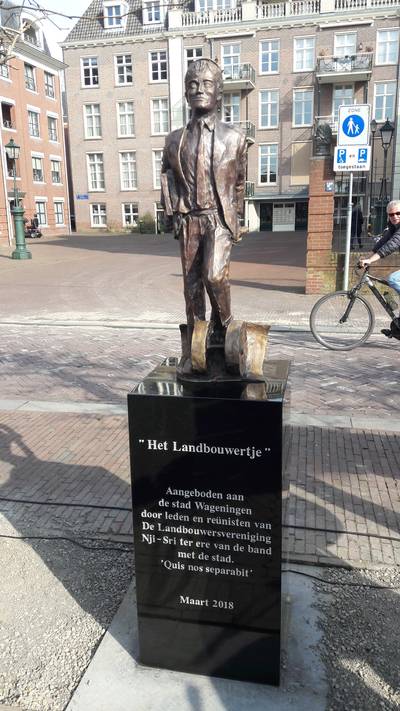 Nieuw beeld in Wageningen, het Landbouwertje, opvolger van De Zaaier