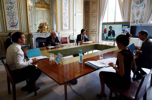De Franse president Emmanuel Macron tijdens de videovergadering. De G7 wordt momenteel voorgezeten door de Verenigde Staten. Ook Duitsland, Italië, Groot-Brittannië, Canada, Japan en dus Frankrijk hebben een zitje.