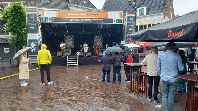 Op de vierde en laatste dag van het Breda Jazz Festival regent het soms flink.