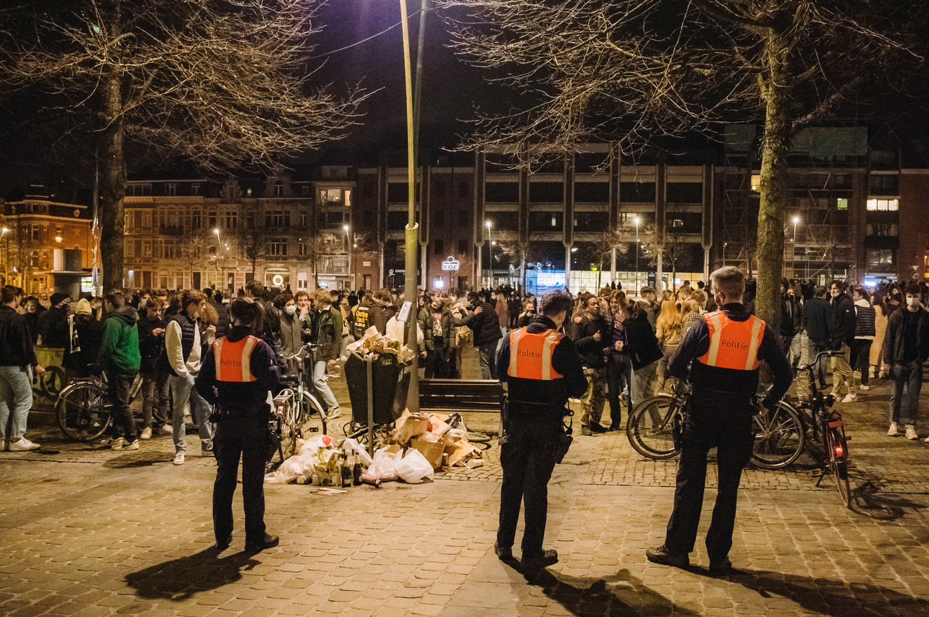 Tweehonderd Studenten Troepen Samen Op Leuvense Ladeuzeplein Wij