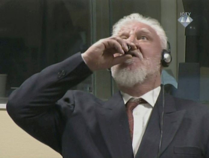 De Bosnisch-Kroatische ex-generaal Slobodan Praljak dronk gif toen de rechter het vonnis uitsprak, hij overleed enkele uren later.
