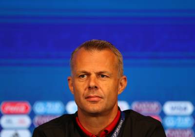 ‘Video-ref mag bij incident zelfs tien minuten de tijd nemen’